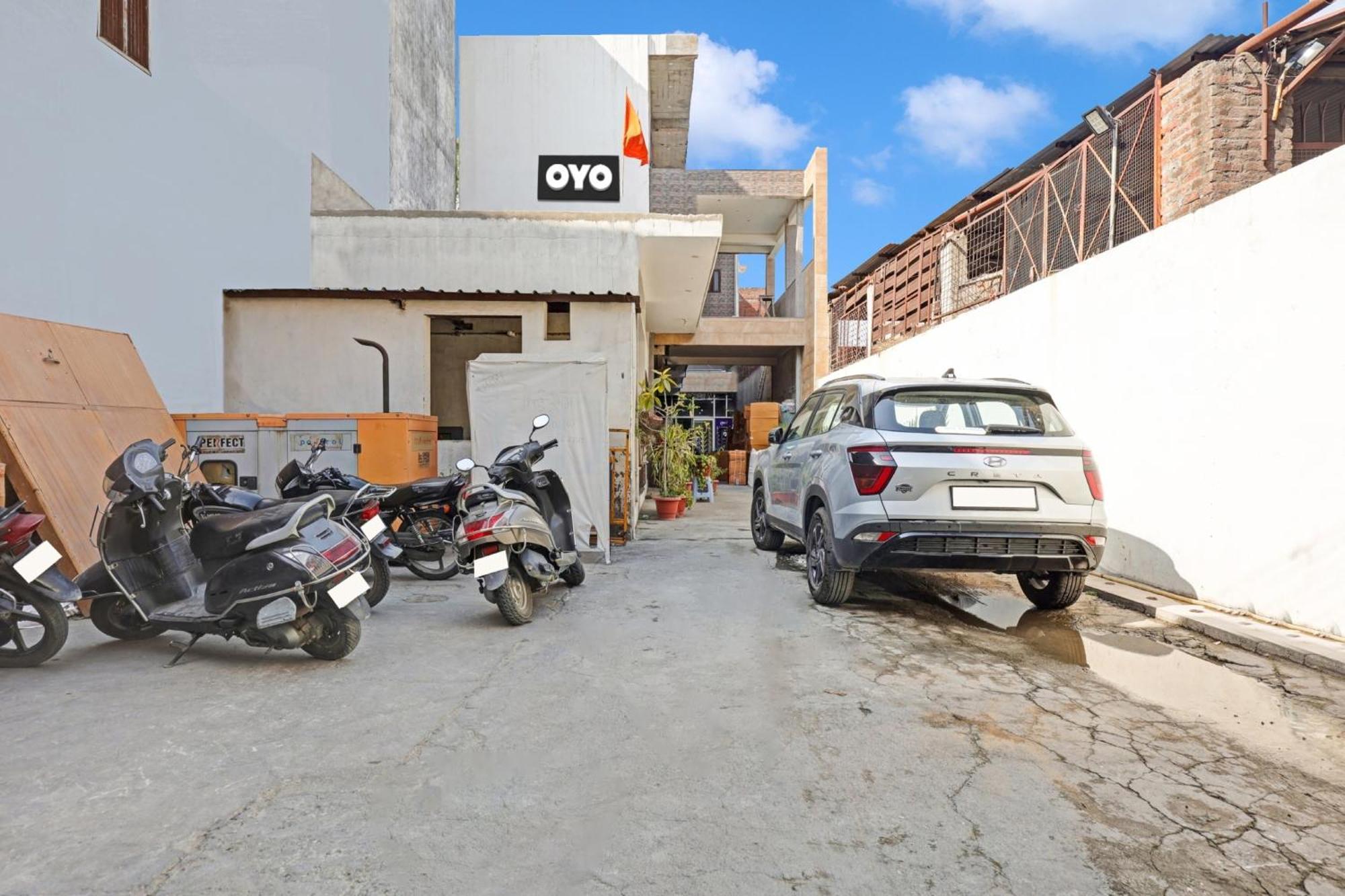 Spot On 81167 Hotel Asdr Rudrapur エクステリア 写真